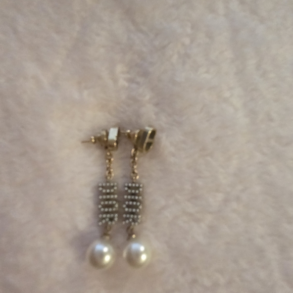 Dior Elegant Gold and Silver Pearl Drop Earrings - Picture 4 of 5